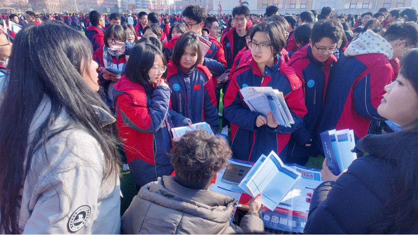 我为我的大学代言丨华水使者走进长垣一中，为高三学子答疑