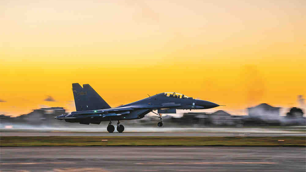 “我们在，防线就在！”，解放军报最新披露战机驱离外军编队