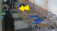 印度男生求婚被拒，在教室直接掏枪崩了女同学，举枪自尽未遂