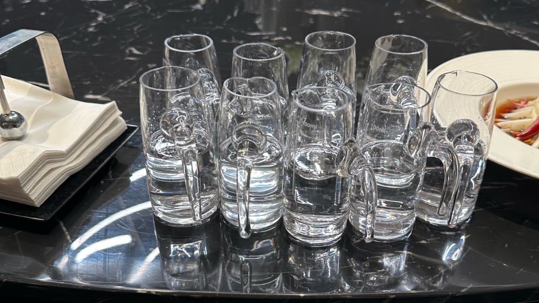 男子年会喝酒倒地同事哭求救人，医生：一周30余例酒精中毒