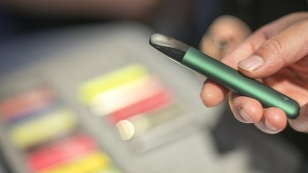 国家烟草专卖局：禁止使用甜点、糖果等风味名称对电子烟命名