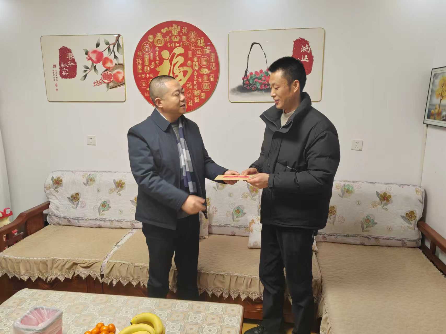 信阳市交通运输综合行政执法支队党委开展春节慰问活动