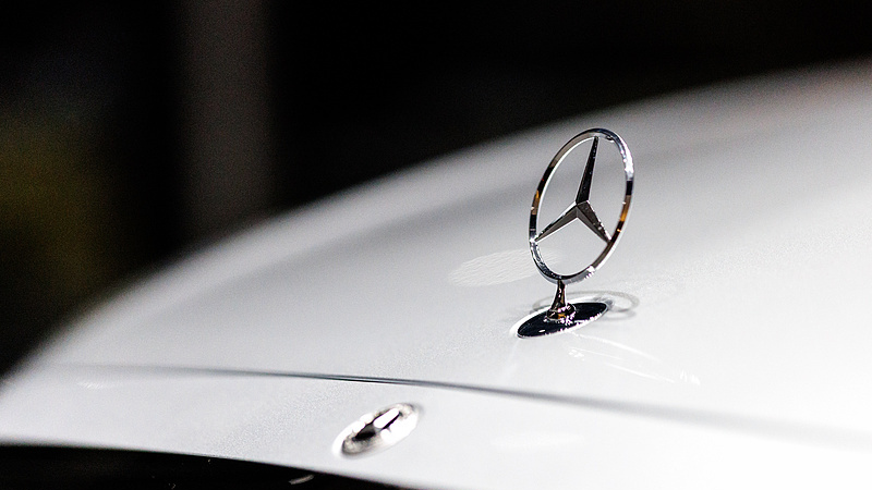 因电池存在起火风险 奔驰将在美国召回超1万辆汽车