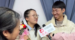 新人领证 家长称两人打娘胎里就认识