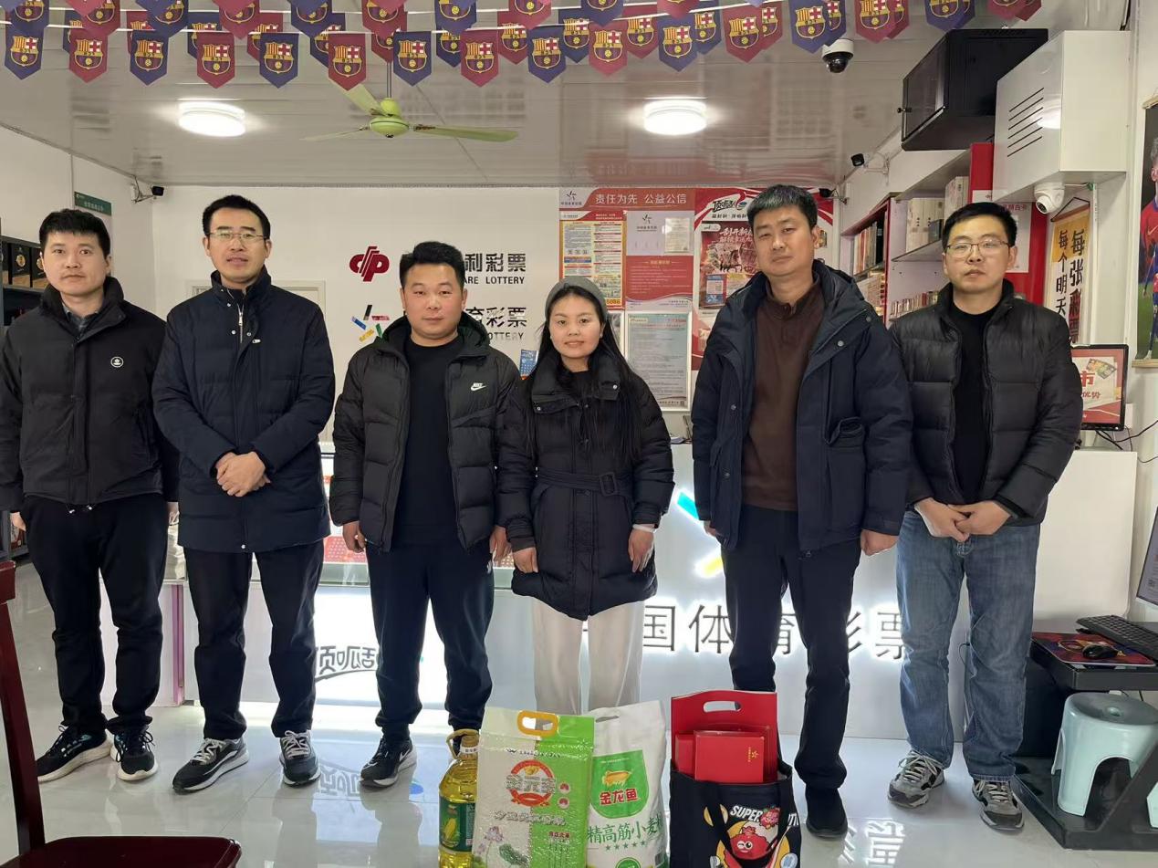 走访慰问传温情 周口体彩分中心开展乡镇实体店新春慰问活动