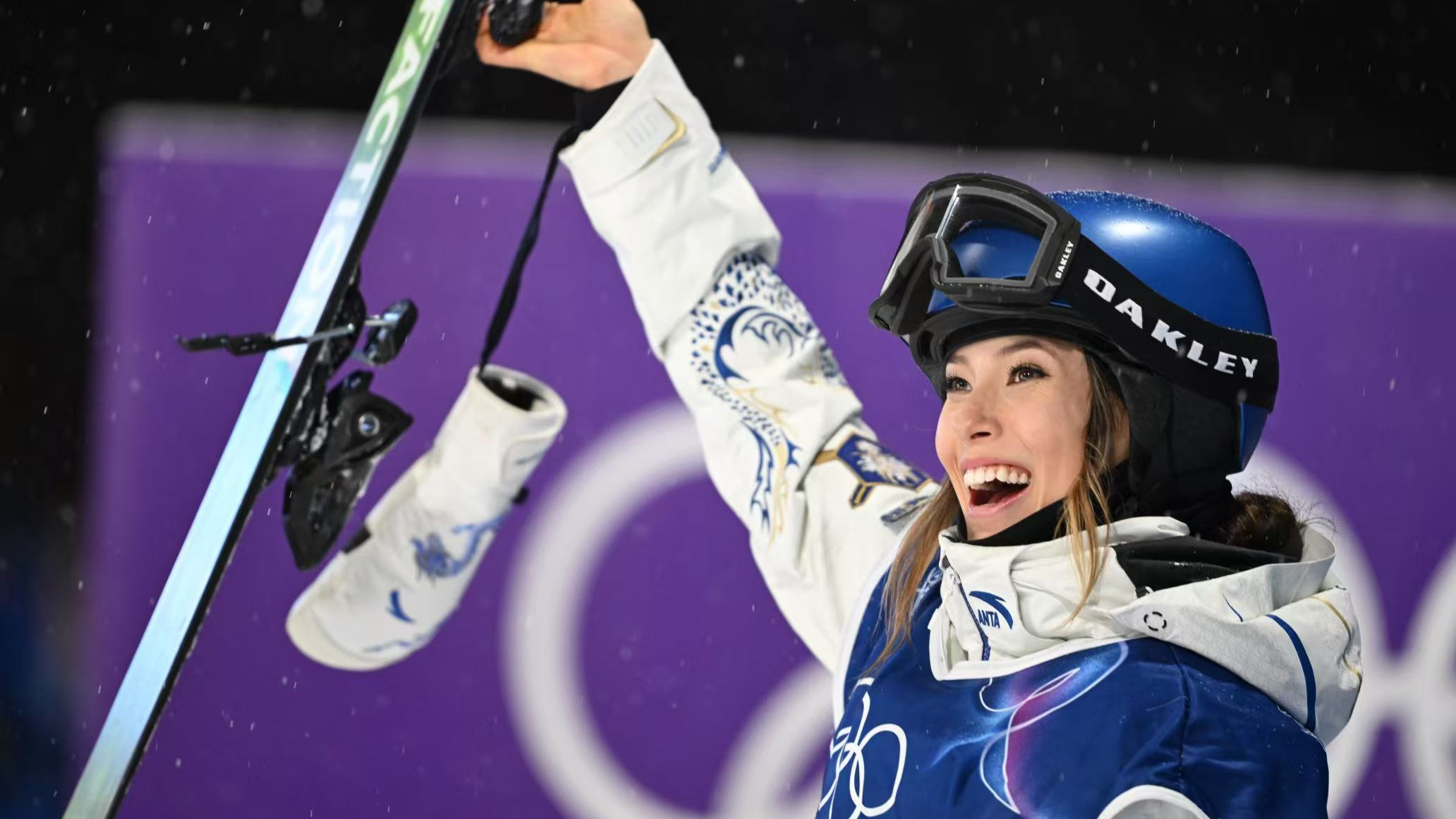 谷爱凌米兰冬奥会自由式滑雪大跳台摘银