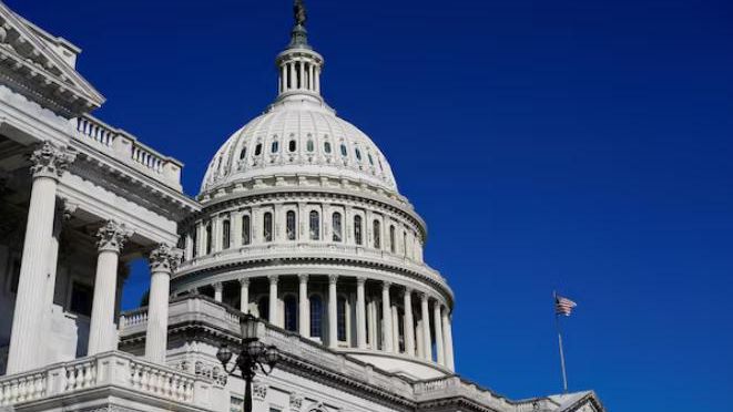 美国一男子手持霰弹枪冲向国会大厦随后被捕