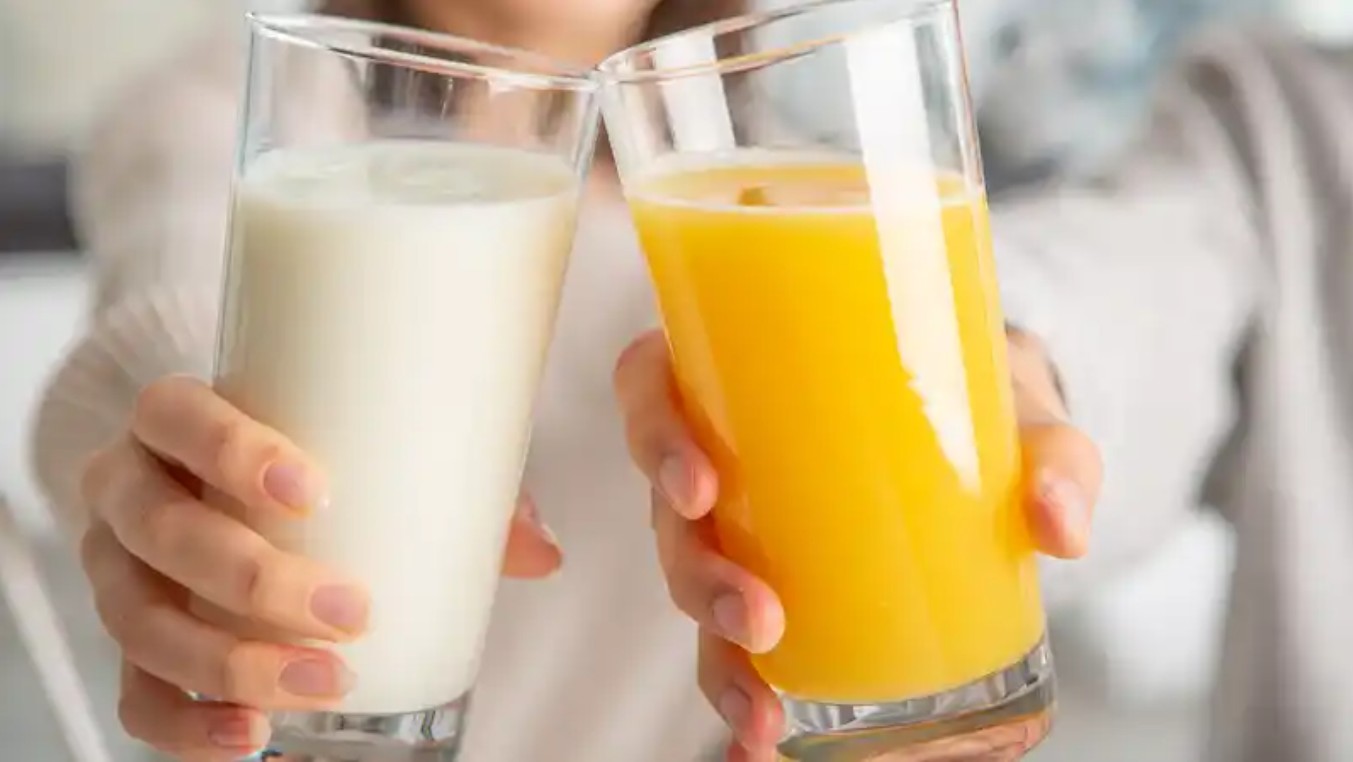 “牛奶遇橙汁会沉淀 二者相克”系谣言