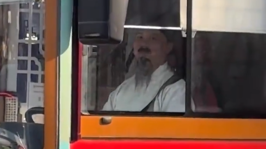 起猛了！在成都看到杜甫开公交！10元带你逛遍诗意成都