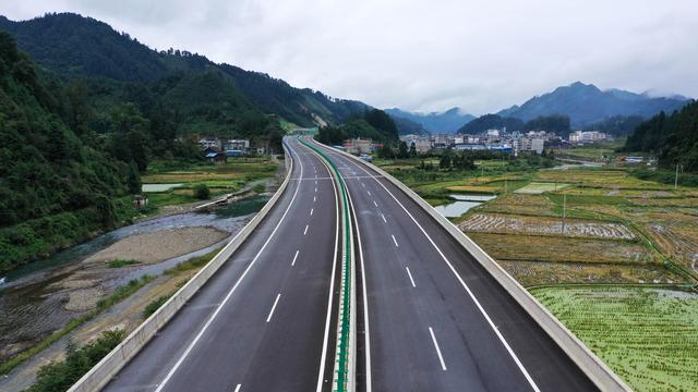 4省区国省干线37个路段因降雪采取封闭管控措施