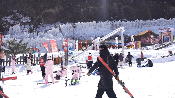 鲁山县春节假期接待近199.7万游客 实现旅游综合消费7.5亿元