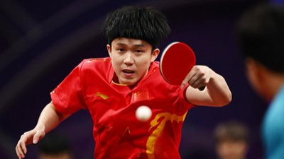 王楚钦婉拒球迷签名：不好意思，白纸我签不了