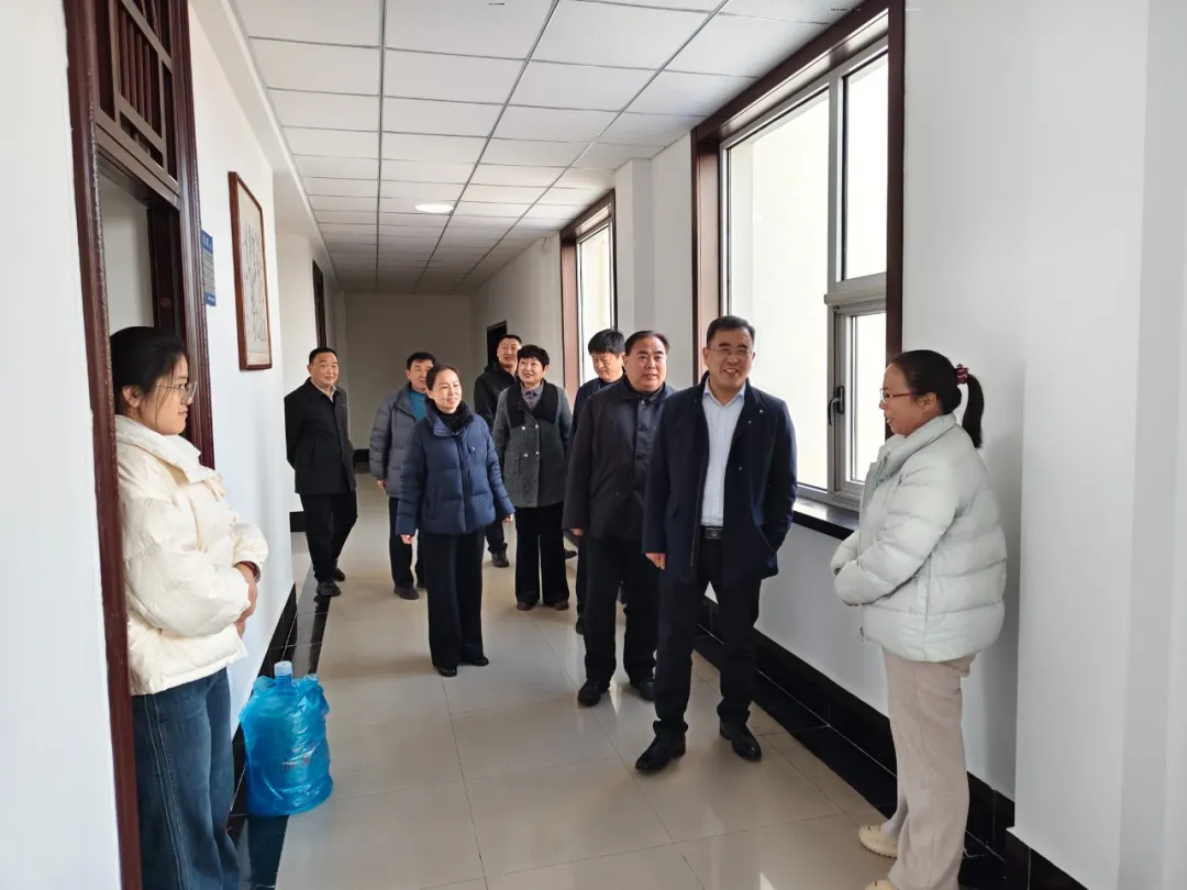 南乐县检察院党组书记、检察长江艳伟带队深入各部室拜年鼓劲