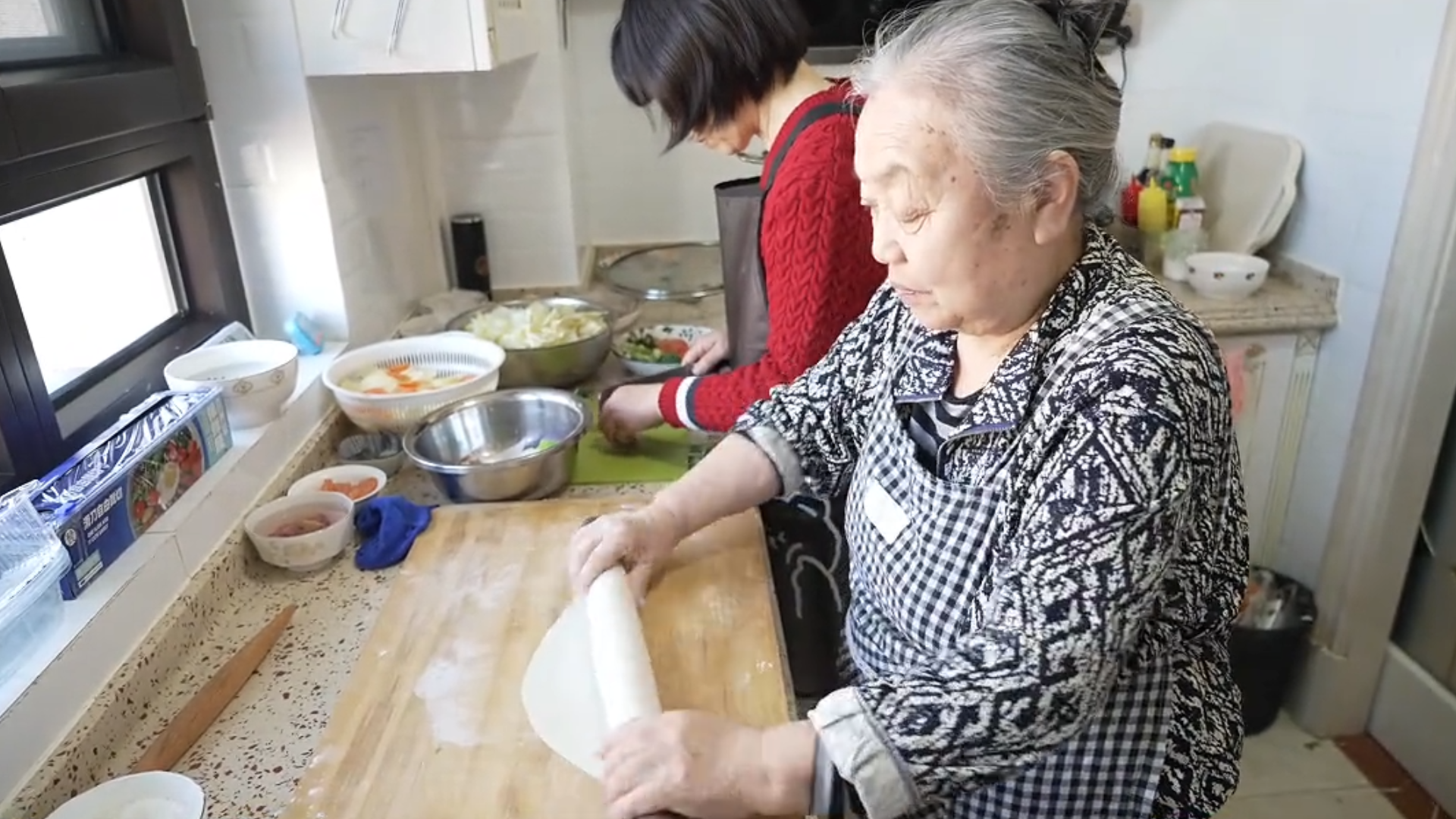 蔡磊进入渐冻症终末期再登热搜，发朋友圈称想念“妈妈饭”