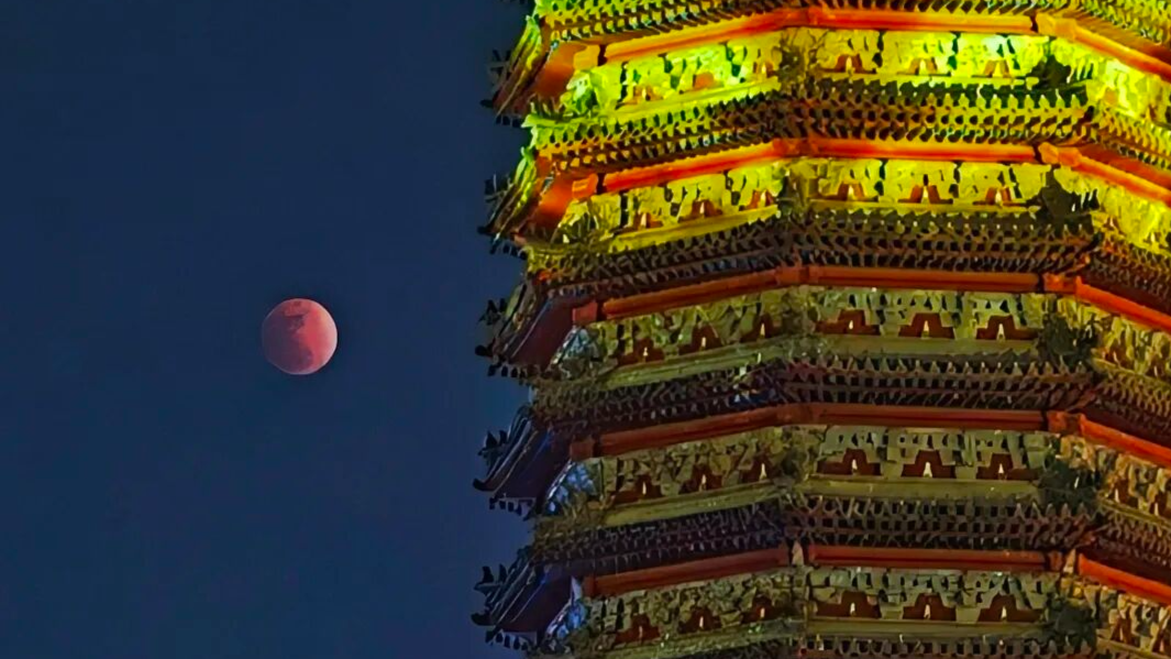 刷屏朋友圈！元宵“红月”美图来了