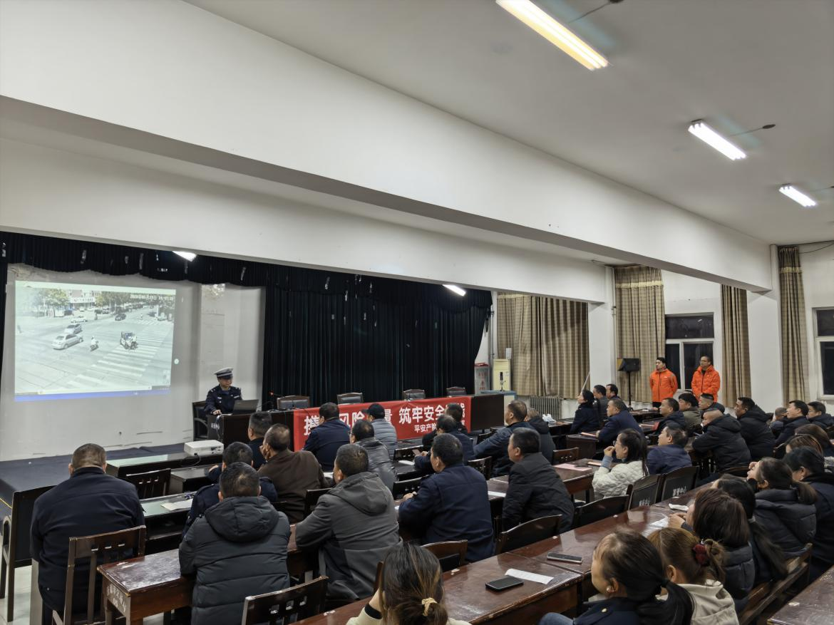 平安产险济源中心支公司联合多部门开展交通安全宣教活动