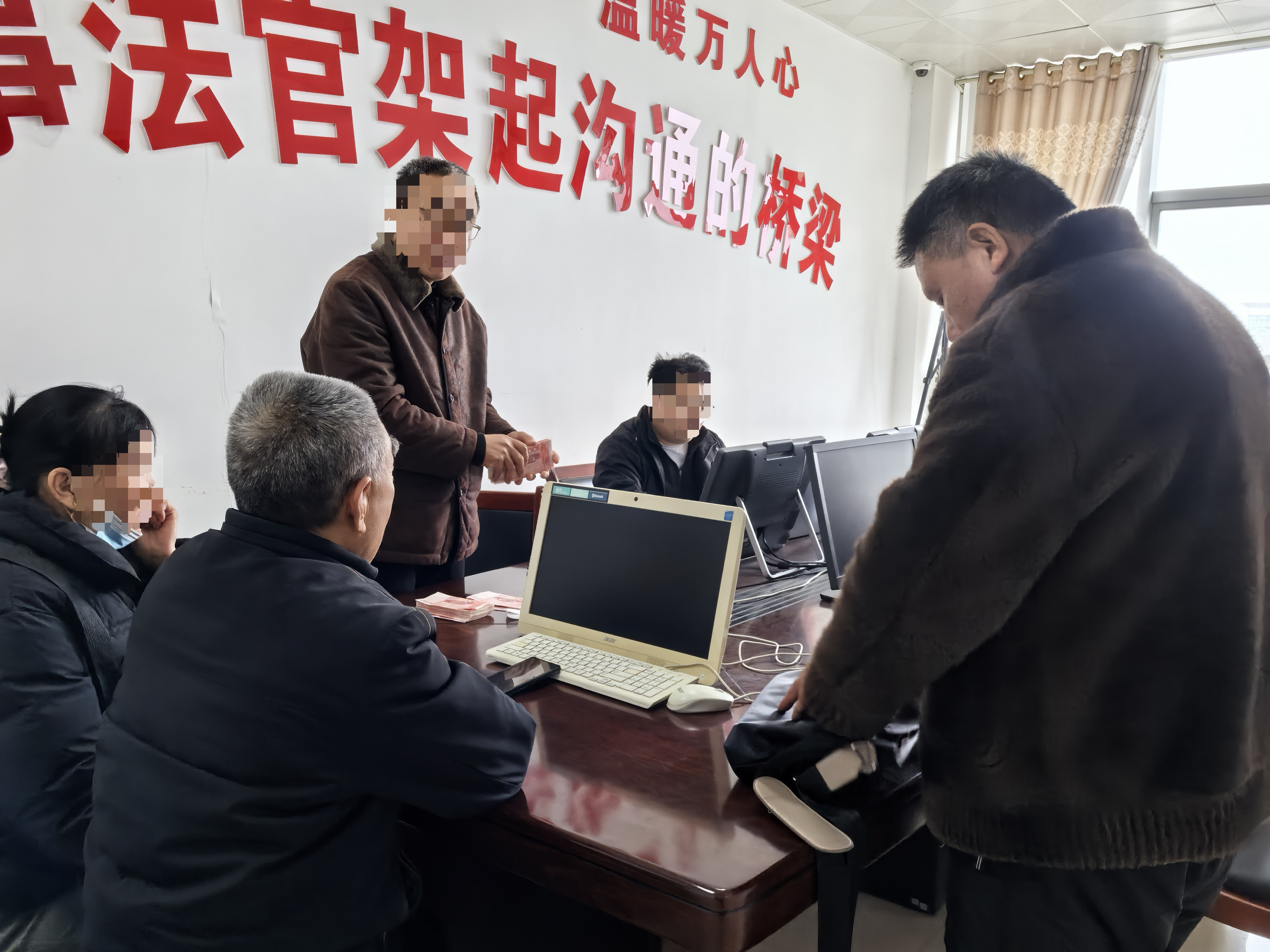 新野县法院：温情调解化纠纷 当庭履行暖民心