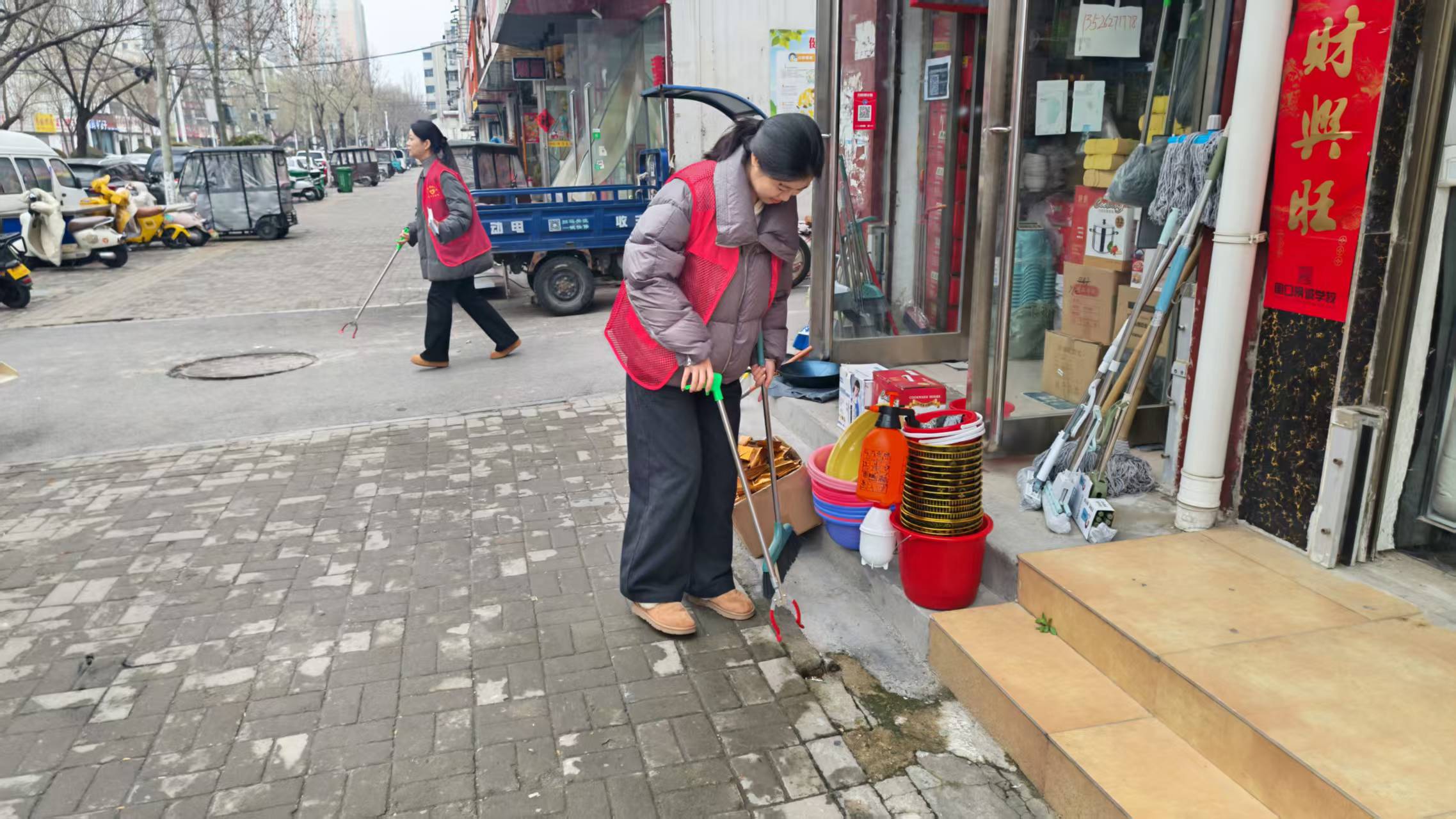 工行周口分行开展“学雷锋 我行动”主题实践活动