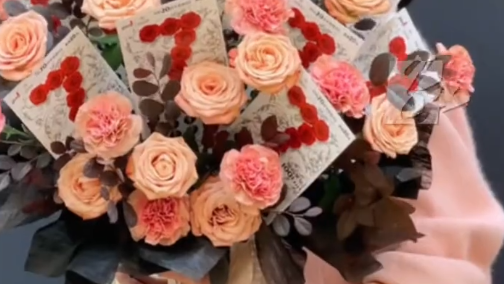 女子生日收到男友送刮刮乐花束 刮中80万