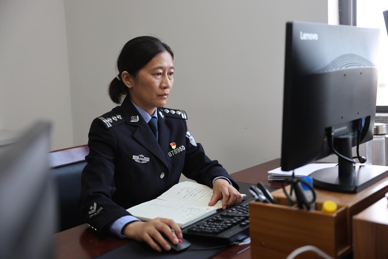 无声战场写担当 巾帼法医铸警魂