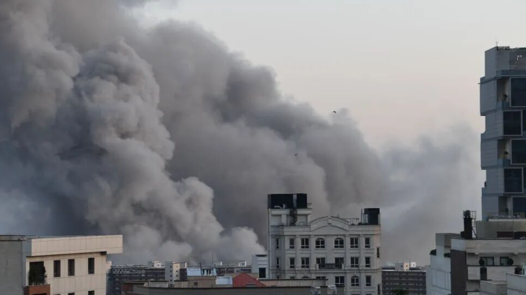 美军弹药库存告急？特朗普急会军火巨头