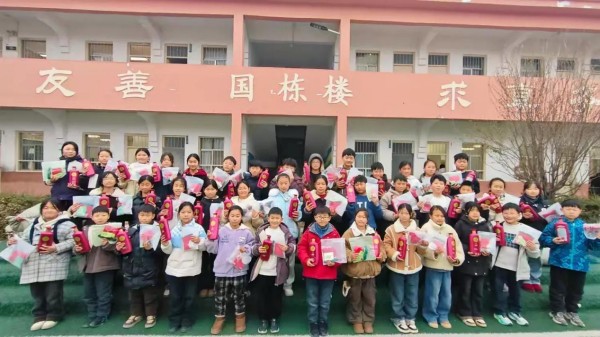 平顶山汝州焦村小学举行“百校百梦”公益项目爱心捐赠仪式