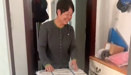 女儿生病父母寄来“一整头牛”：吃呗，你好了，妈就心宽敞了