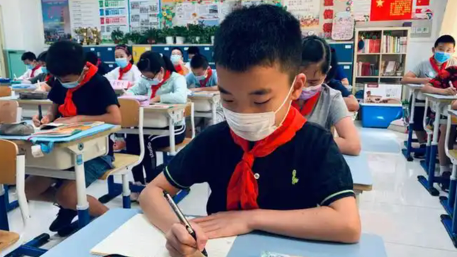 重庆一学校上厕所不许带纸？教委回应