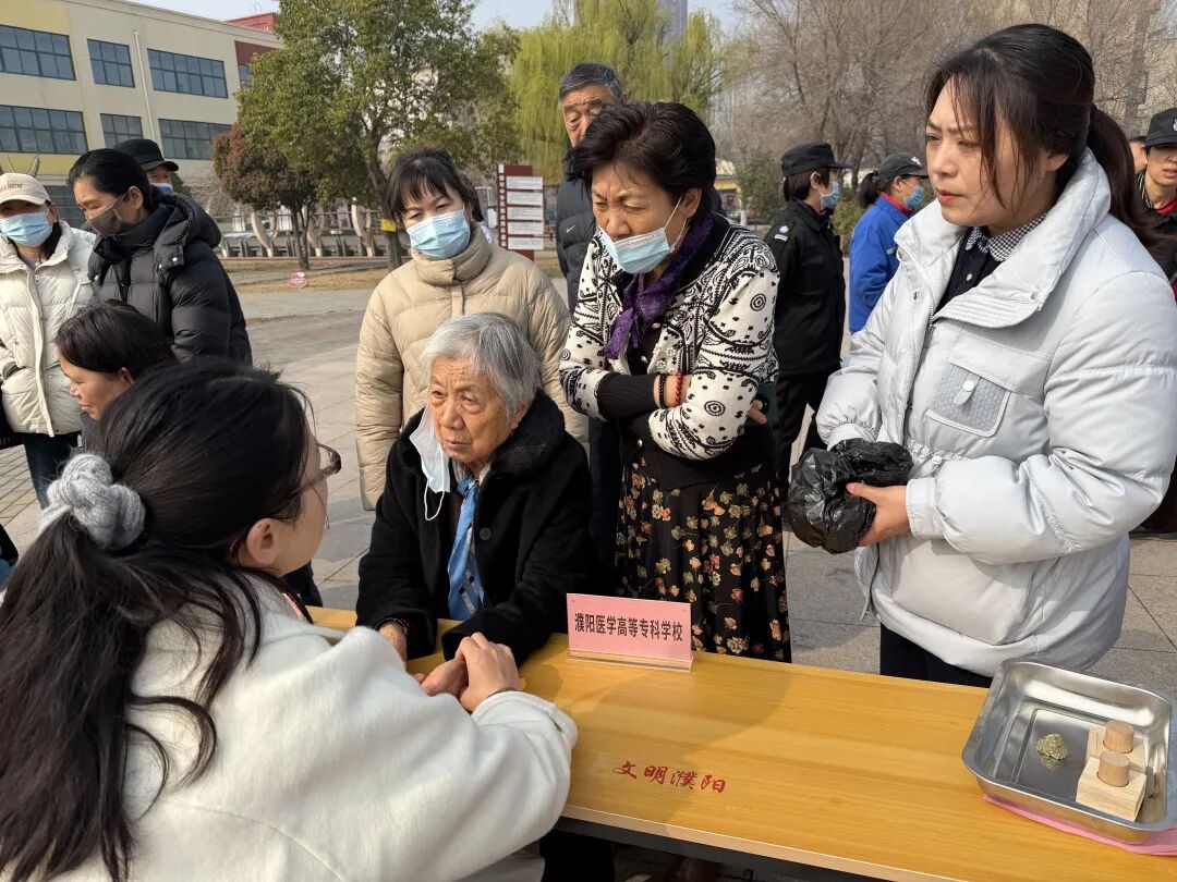 濮阳医专组织志愿者团队积极参加“留联濮阳”·同心义诊服务活动