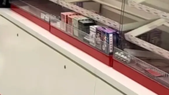 卖假烟的美宜佳被曝光后半小时0顾客