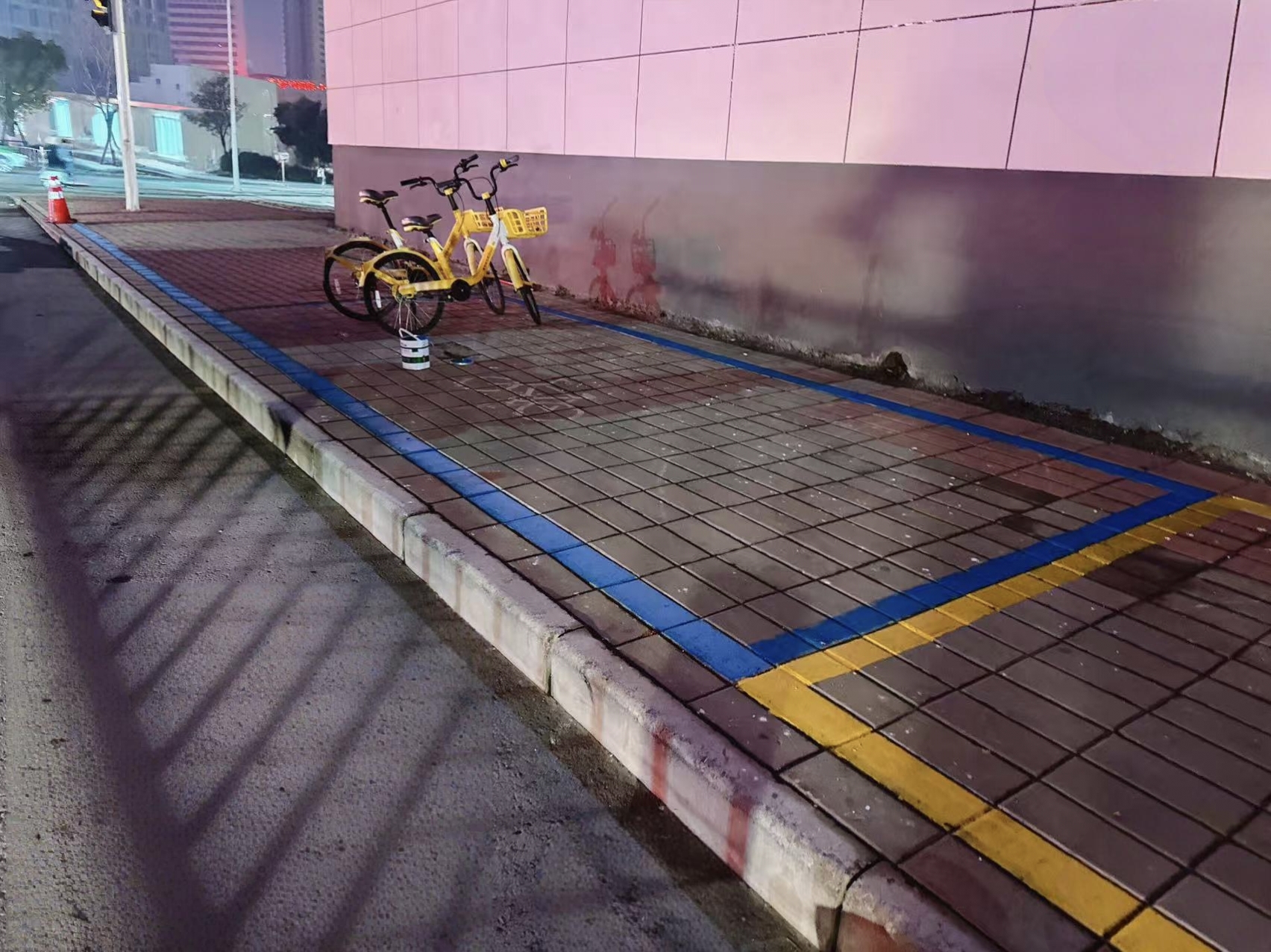 郑州城管持续开展重点区域静态交通整治工作