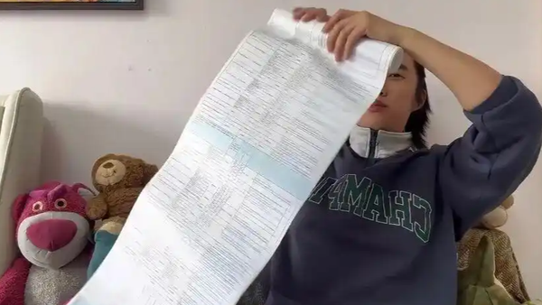 网红博主一年读704本书被打假 全部书目打出来四五米长