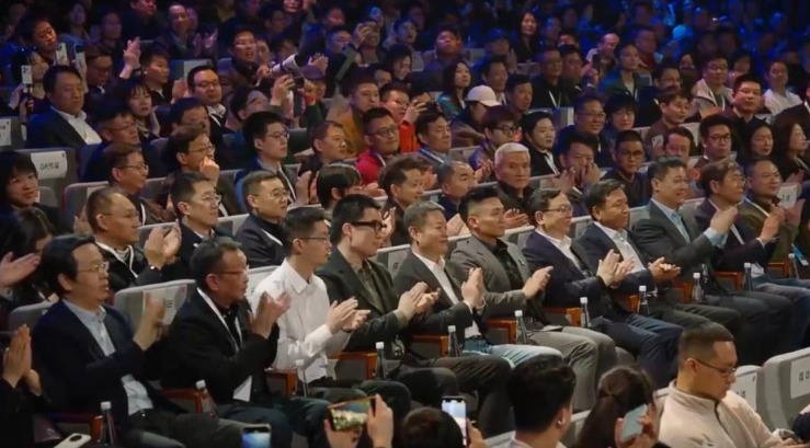 小米汽车召开新一代SU7发布会，半个车圈都来了