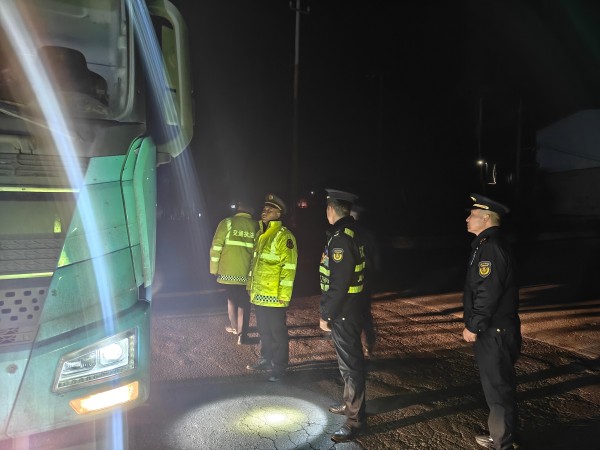 平顶山市石龙区多部门联合开展突击检查 “零点行动”持续发力