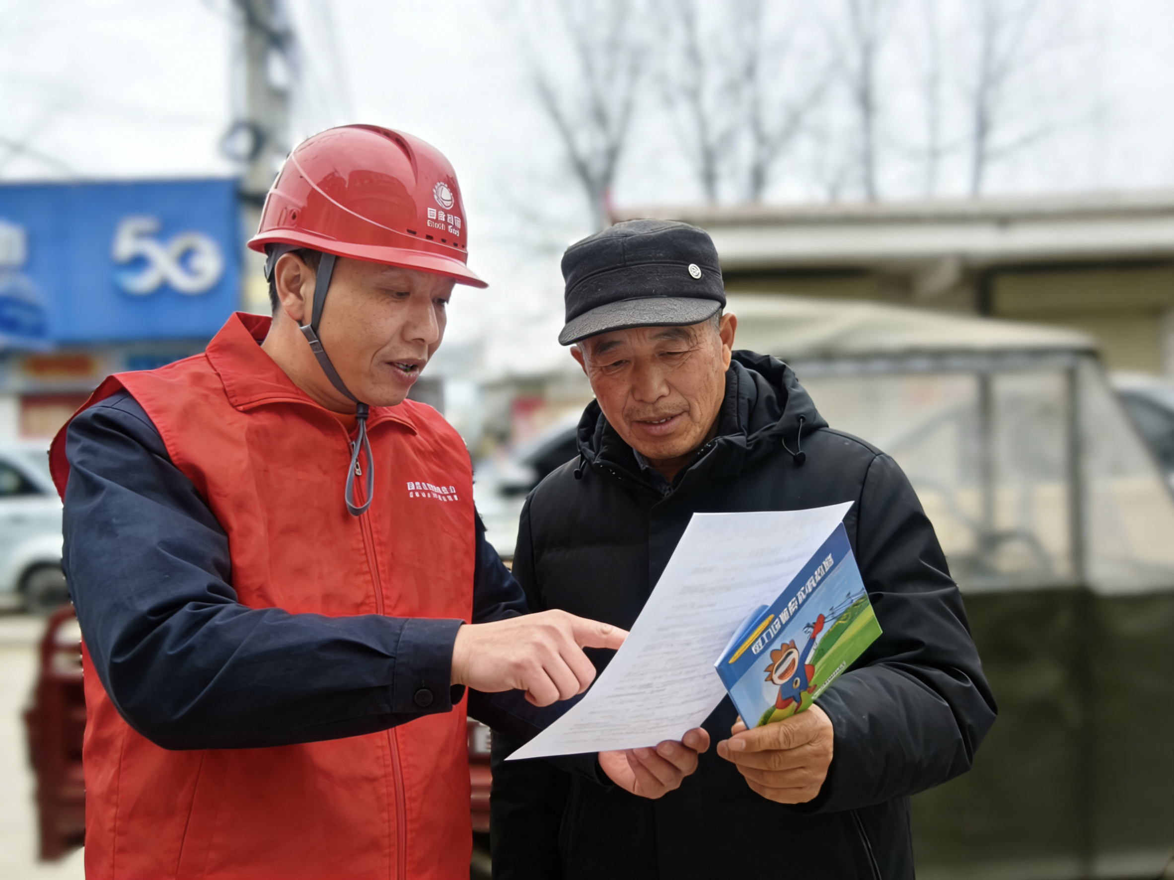 国网新蔡县供电公司:春季植树讲安全 护线保电促和谐