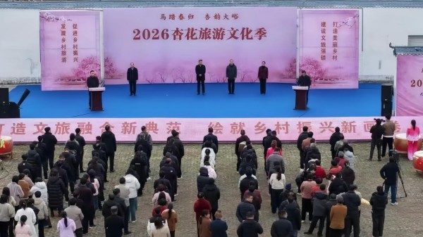 汝州市委政法委将法治课堂搬进杏花节