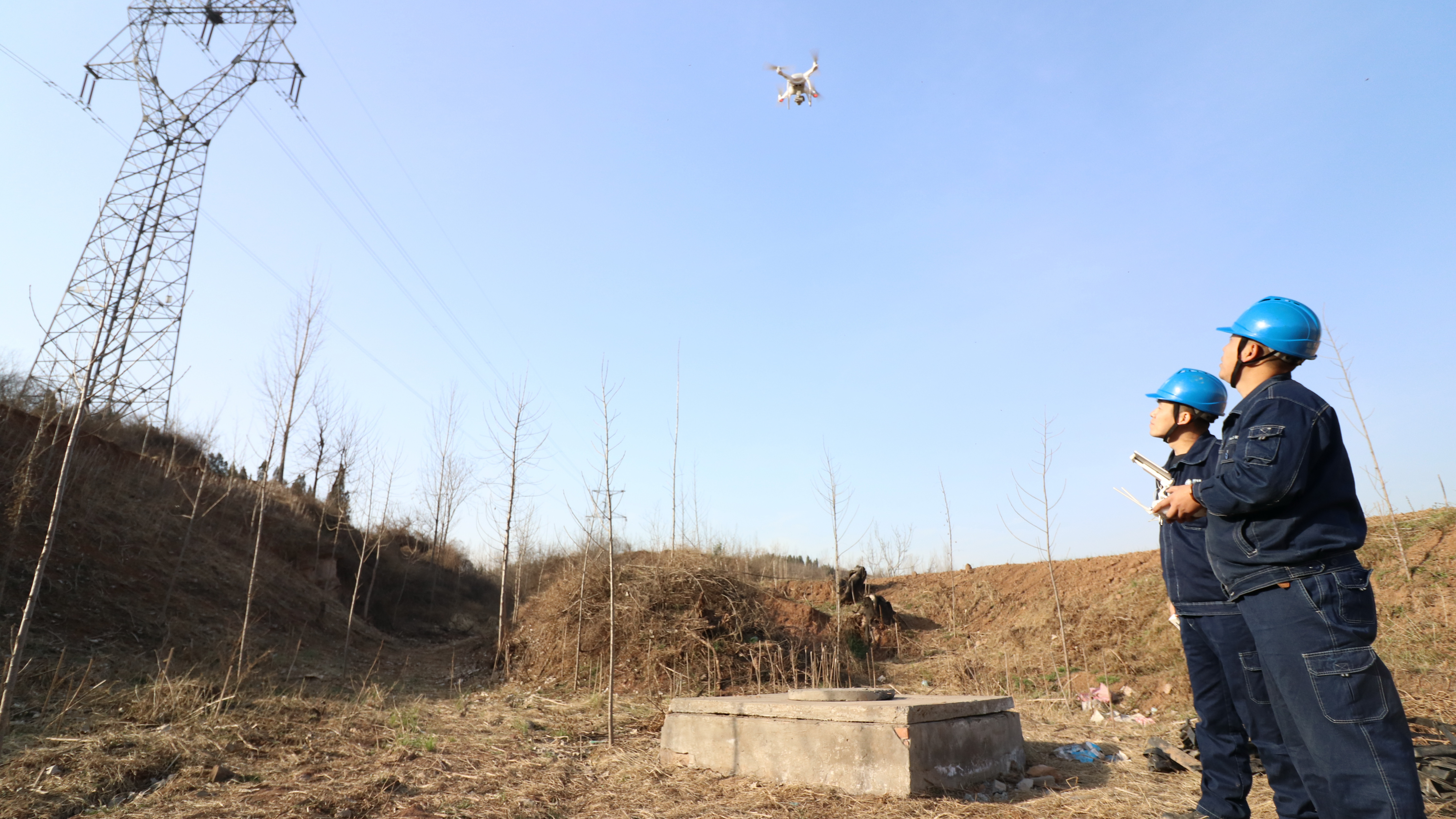 严防山火侵线 守护电网平安！国网济源供电公司在行动