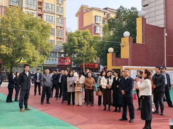 平顶山卫东区教育观摩团走进明珠世纪小学 沉浸式体验“和雅”教育硕果