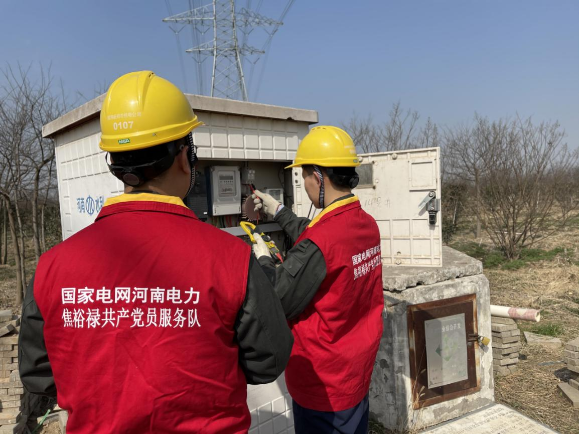 国网新郑市供电公司：核查农排用电 护航春耕生产