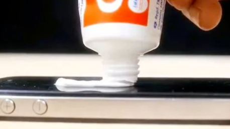 用牙膏擦拭屏幕，可以清除屏幕的划痕？真相是……