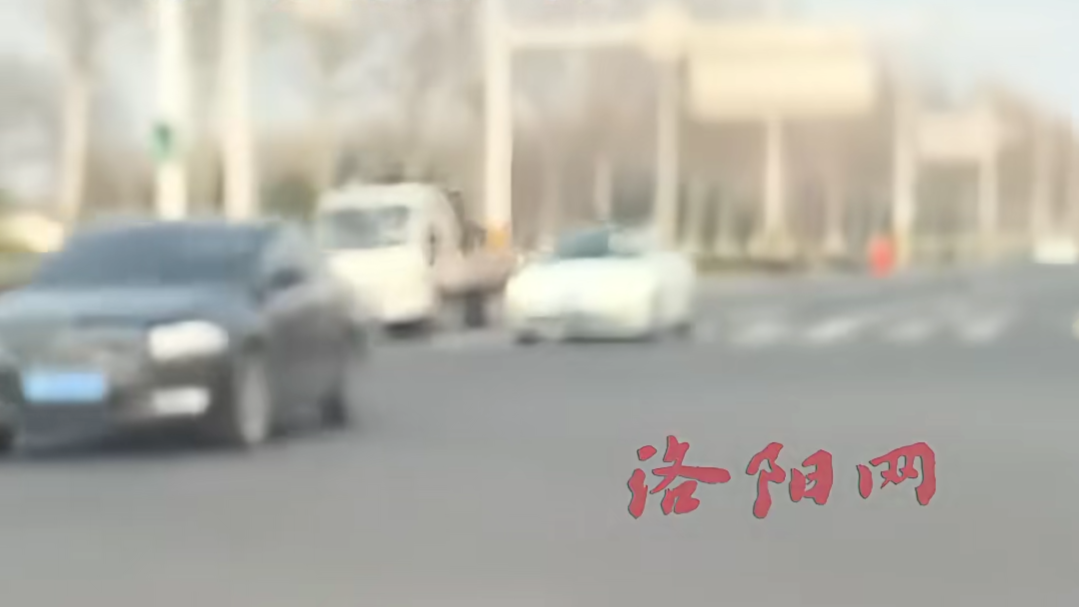 乘客讲八卦没讲完到站下车，网约车司机“气得”要给乘客差评