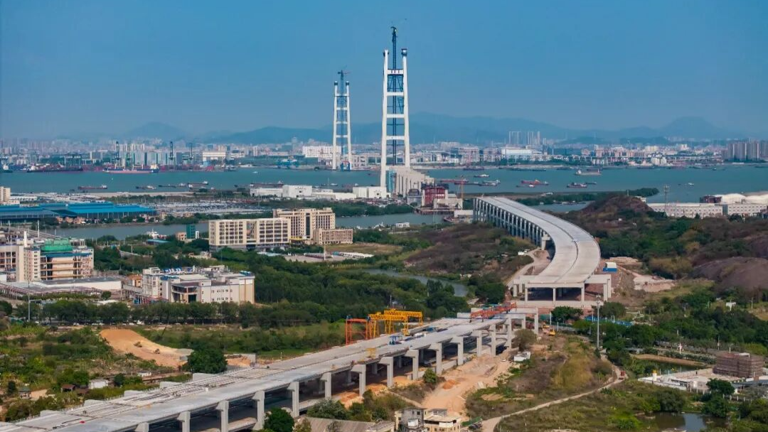 双层16车道，这座拥有五项世界第一的大桥，主塔封顶！