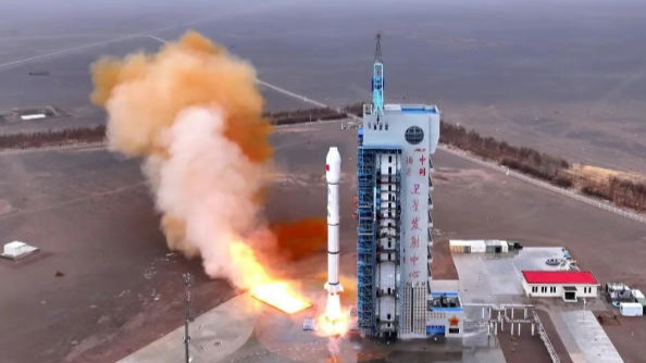 我国成功发射试验三十三号卫星