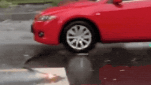 开车时车辆误碰电线 别急着下车！这份防触电指南请查收