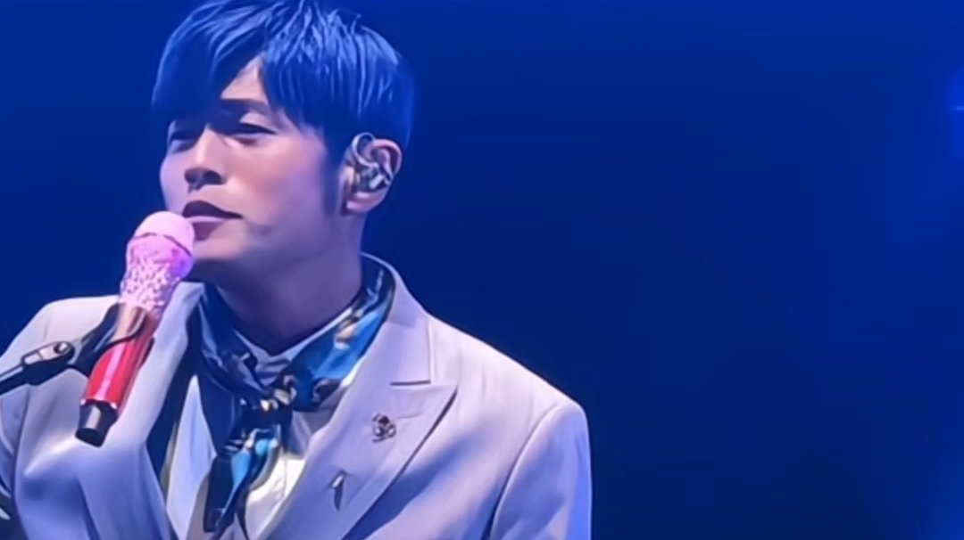 小伙家住46楼免费看周杰伦演唱会