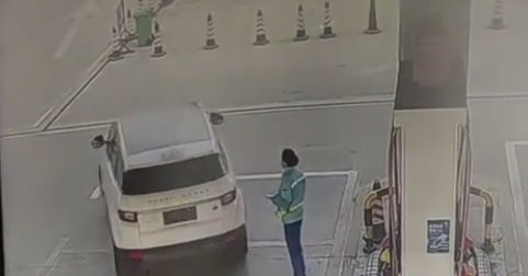 男子开路虎加油500元逃单 车未上牌