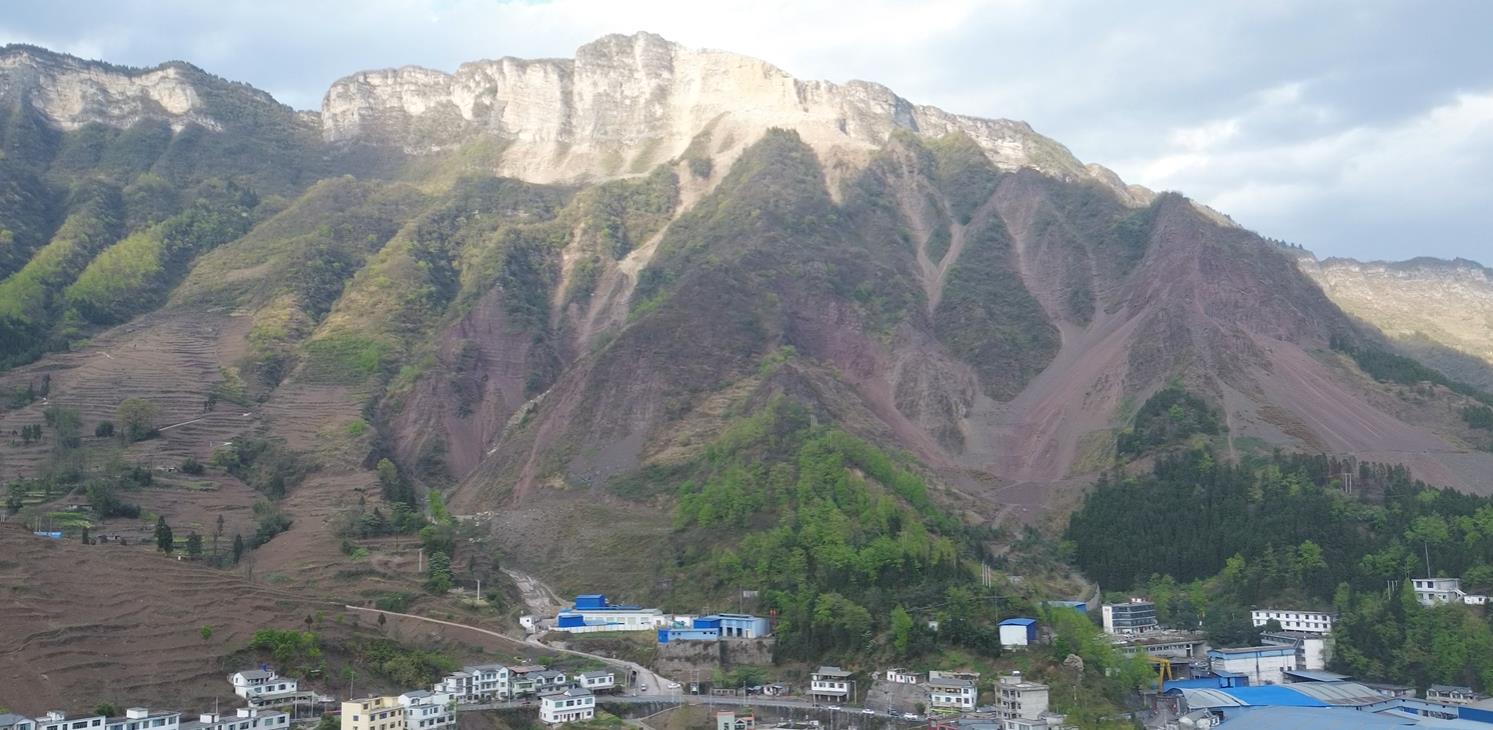 “危山”之下，谁是村民们的“靠山”？