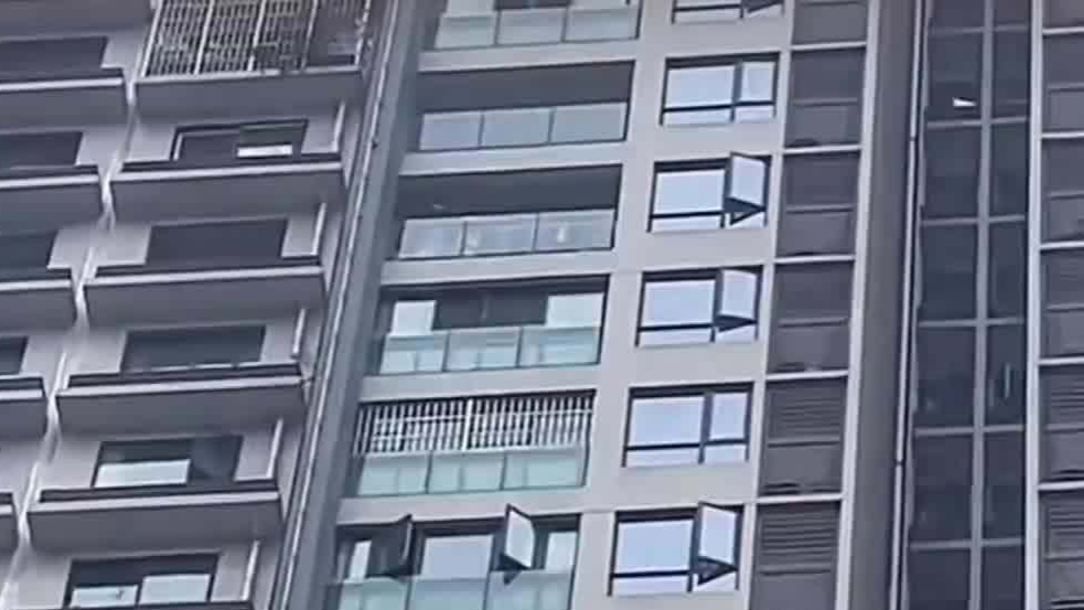 男子一周3次从28楼扔垃圾被判刑