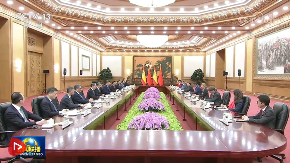 习近平会见西班牙首相桑切斯