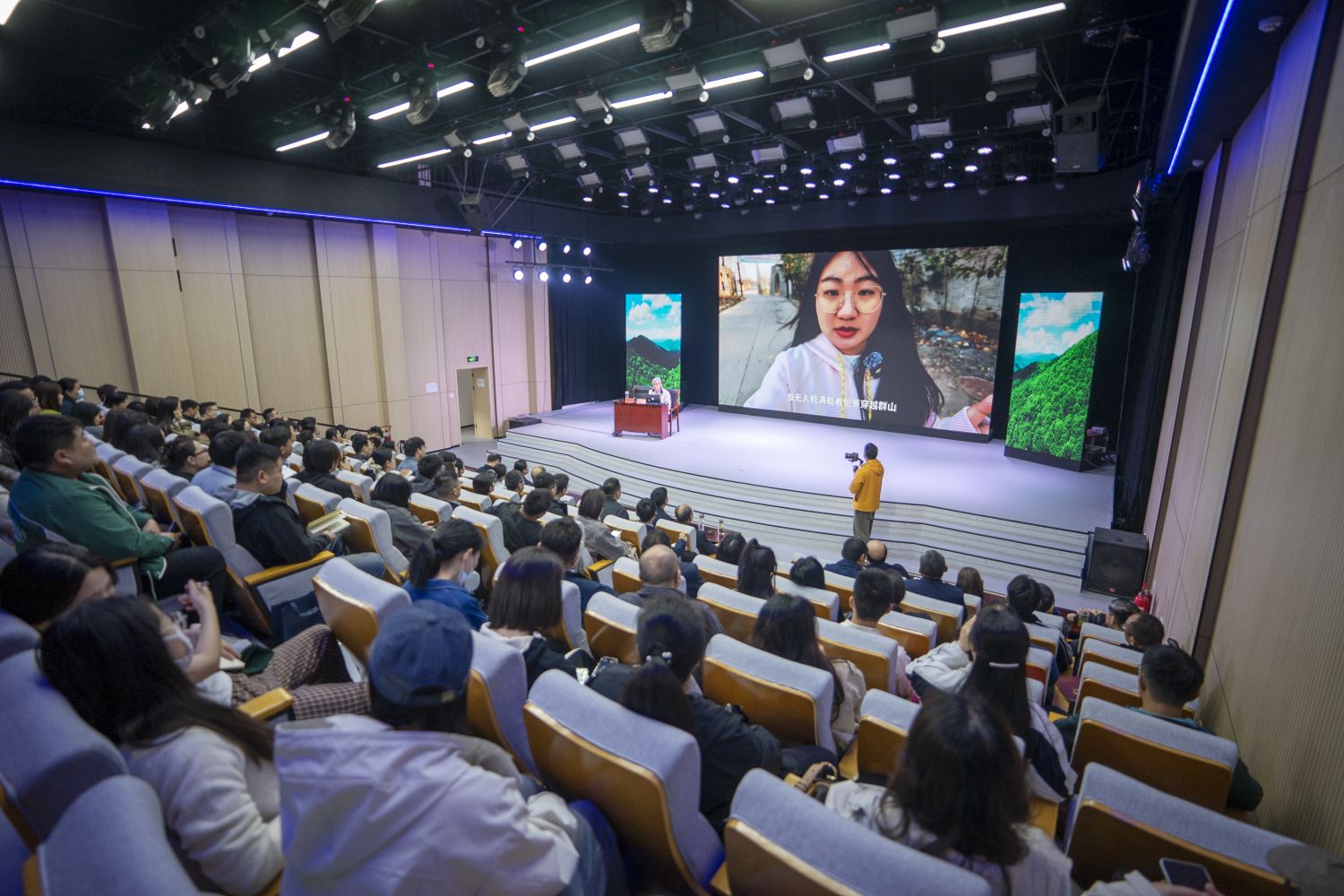 从“富脑”到“出圈”：图说新闻“双路经”